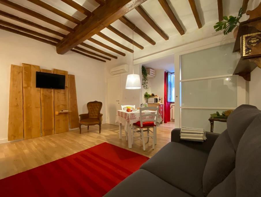 San Lorenzo In Red Apartment Florence