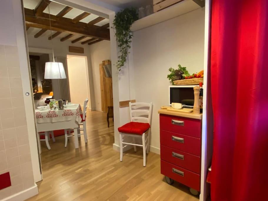 San Lorenzo In Red Apartment